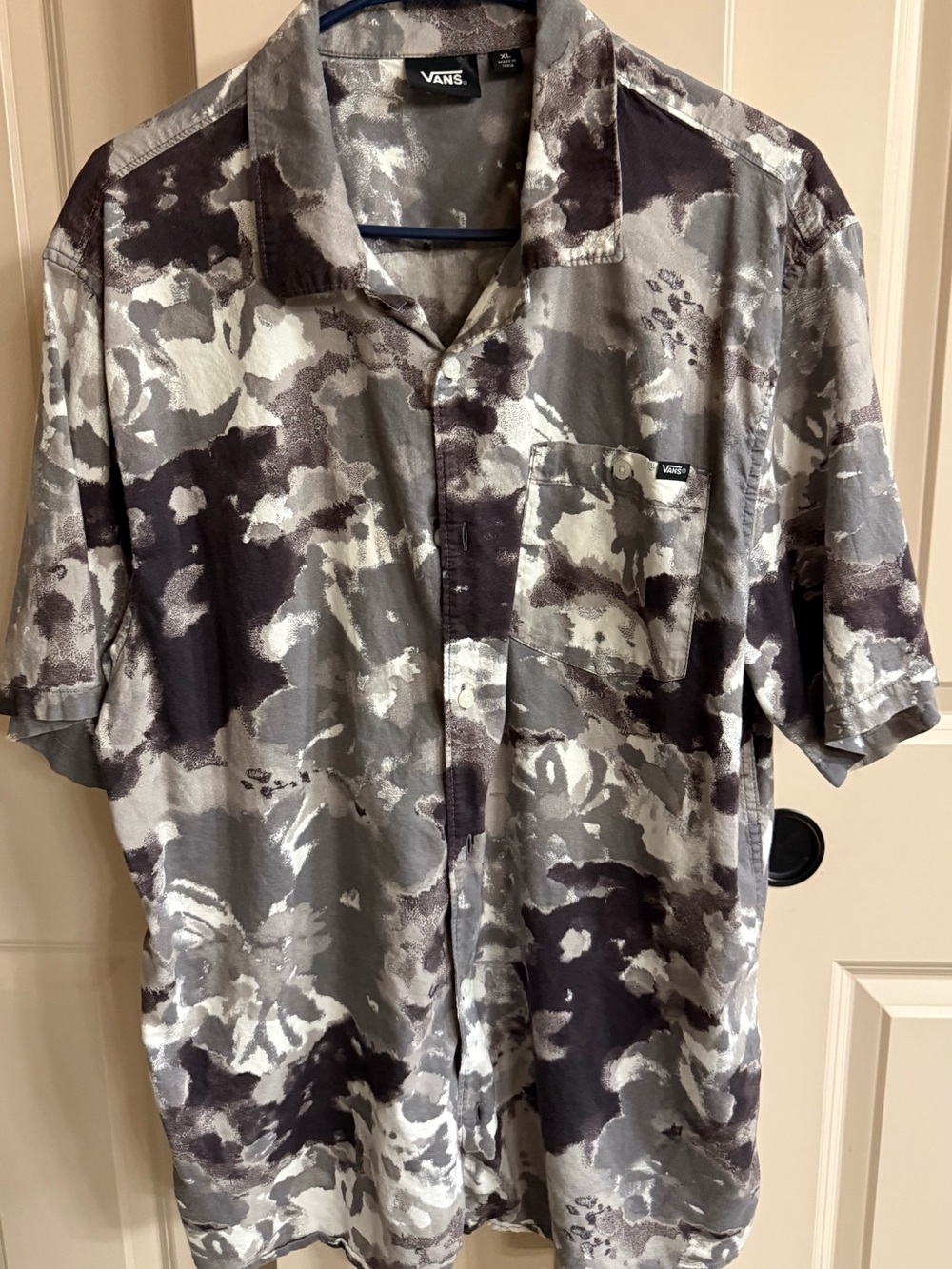 Vans Men's Short-Sleeve Button-Up Shirt in Gray, Black and White